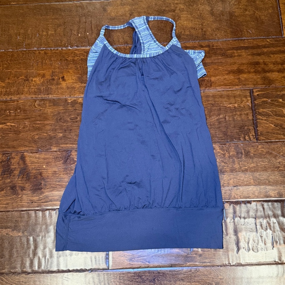 Lululemon No Limits Tank Womens 6 gray Built In Bra Racerback Yoga Running Top
